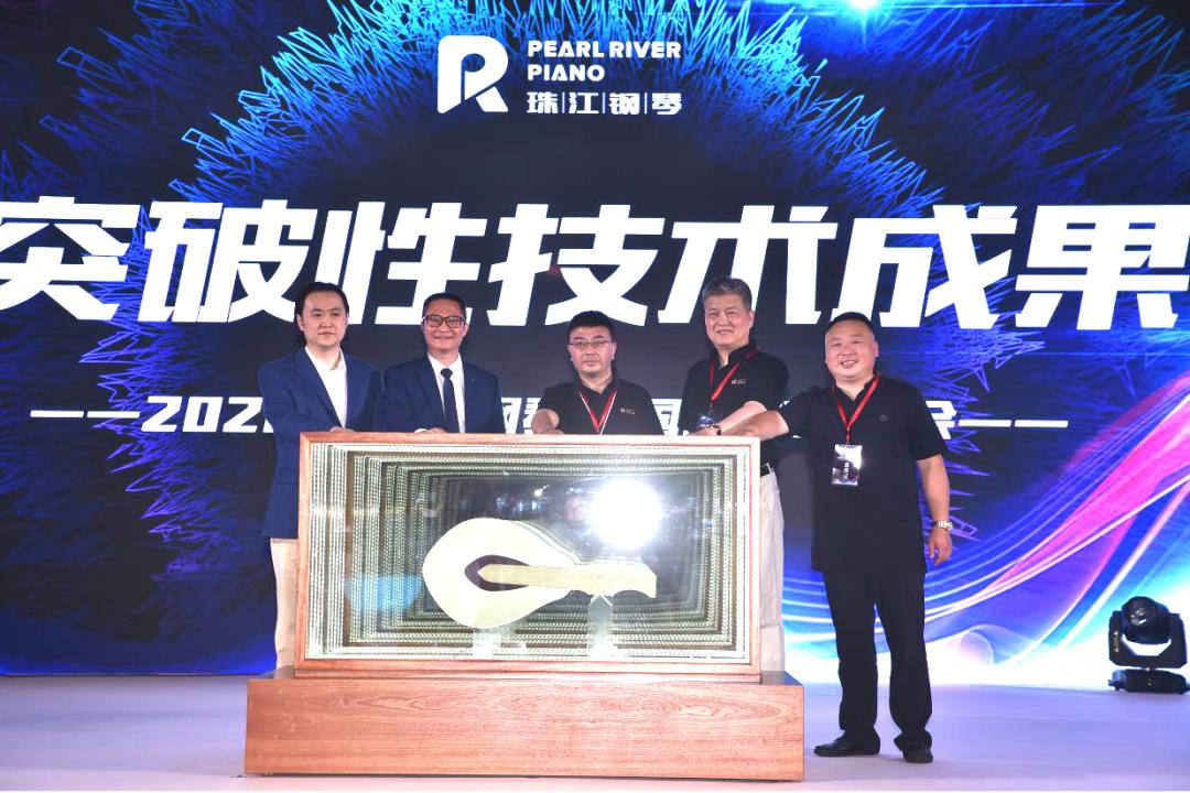 珠江鋼琴創(chuàng  )核心科技，一“槌”定音